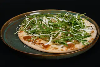 Manakeesh cu branza mushalal si rucola