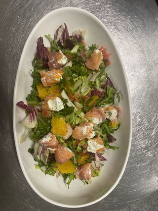 Salata cu somon fume