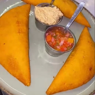 EMPANADAS CASERAS XL Pollo y Queso