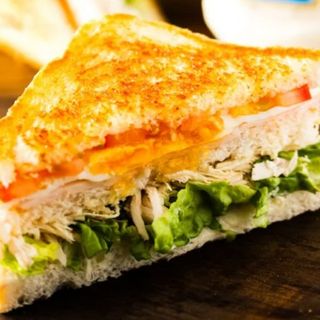 Sandwich pollo desmenuzado