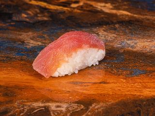 Nigiri tuńczyk
