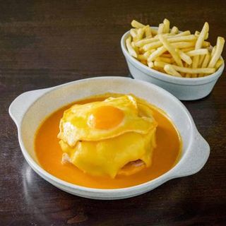 Hambúrguer Especial com Batatas Fritas