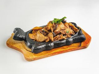 Курица на жаровне с грибами