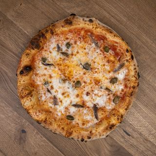 Піца з анчоусами