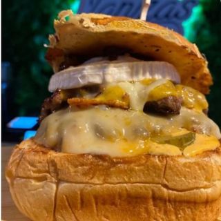 TOMMY CHESSY BURGER_