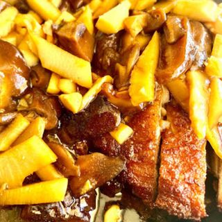 Pato Con Piña Natural Al Estilo Thai