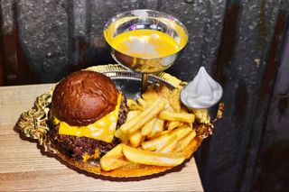 SUPERHEROES SMASH BURGER