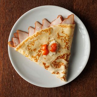 Palačinka sa pečenicom