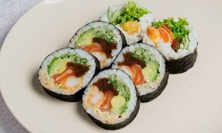 Futomaki łosoś krewetka -6 szt-