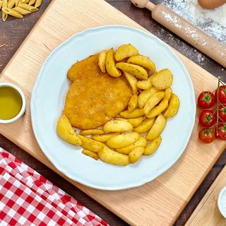 Cotoletta di Pollo con Patate a Spicchio 