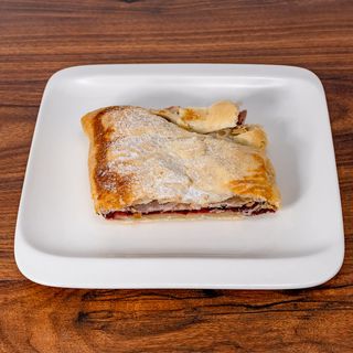 Štrudla sa višnjama 120g