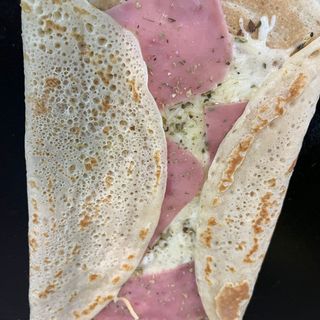 Crepe Salado( incluye queso rallado )+ Bebida