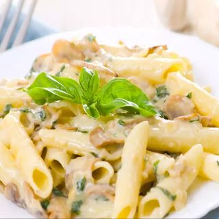 Penne polo e funghi
