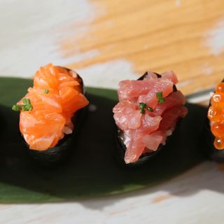 813-NIGIRI HUEVA SALMÓN/ROE EGGS (2 PCS)  D