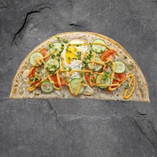 Naleśnik z jajkiem i warzywami