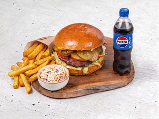 Burger+ frytki+ colesław+ CocaCola 0,5l