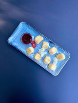 Brânză brie cu sos de fructe de pădure