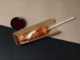 Corn dog z mozzarellą (130g)