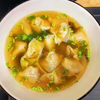 素芹菜馄饨 Aipo vegetariano wonton, bolinhos