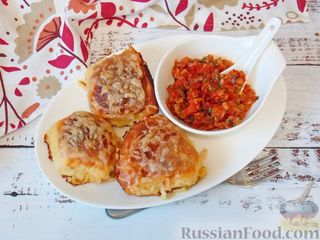 Картофельные биточки с фаршем с томатным соусом