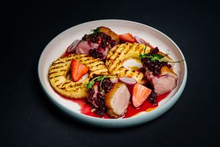 Филе утки с ананасом на гриле, и в брусничном соусе 