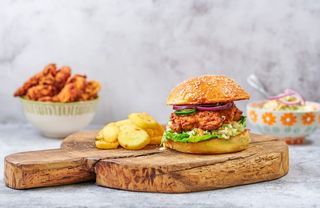 Балкански бургер хрупкаво пиле