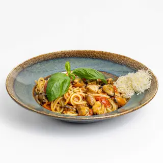 Spaghetti s vongolama i cherry rajčicama