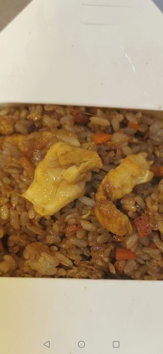 Arroz frito con pollo