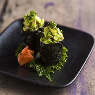 Gunkan de aguacate (2 piezas)