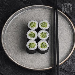 Макі з огірком (100г)