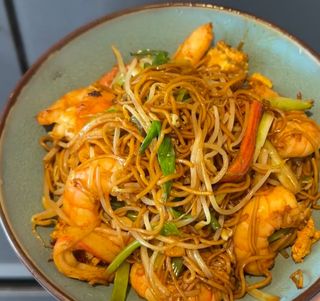 Fideos Fritos Con Gambas Y Verduras