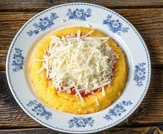 Mamaliguta cu branza (telemea) si smantana