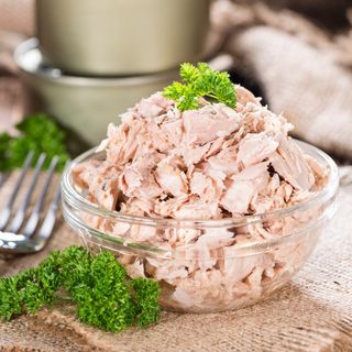 Tostada atún tomate rodaja queso