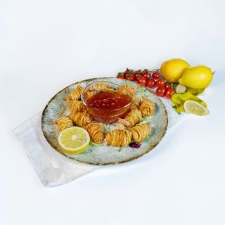 Creveti in crusta de cartofi cu sos