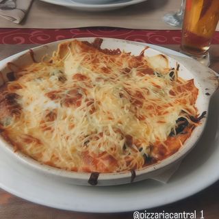 Lasanha de salmão com espinafres