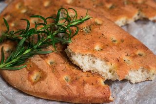 Фокача с розмарин
