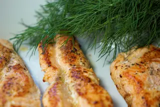 Filete De Pescado Con Patatas Guisadas