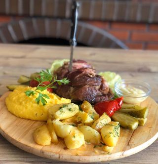 Ciolan de porc afumat dezosat 