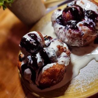 Papanasi cu gem de afine