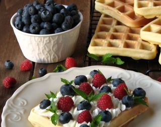 Goferek z owocami leśnymi w żelu 