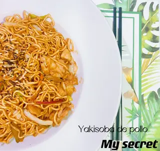 Yakisoba con pollo
