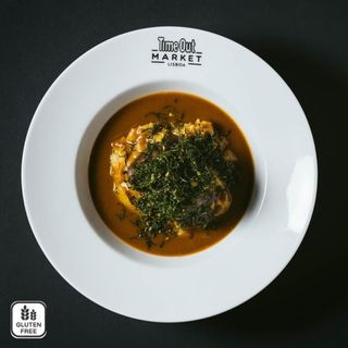 Bochecha de Porco Preto Estufada, Puré de Batata-Doce e Caldo Verde Crocante