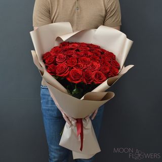 35 trandafiri roșii