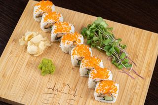 Tempura salmon roll