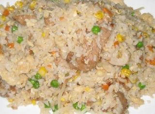 32. Пържен ориз с три вида месо и яйца (700г)