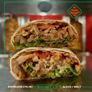 ღორის შაურმა საშუალო + კოკა-კოლა კლასიკი - 0,5ლ