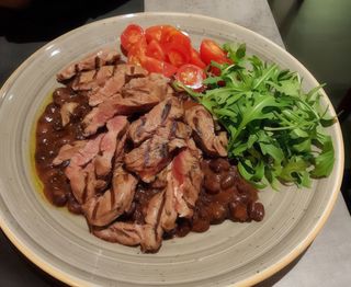 Tagliata alla messicana con fagiolo nero dolce