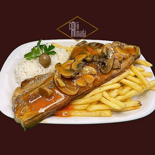 Entrecosto grelhado com cogumelos, arroz e batata