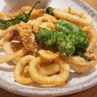 Tapa De Calamar Andaluza Con Pimientos Del Padrón