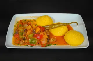 Saramură de pui cu mămăliguță